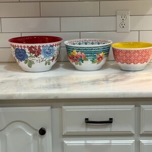 The Pioneer Woman Floral Patterned melamine Mixing Bowls set of 3; no lids.